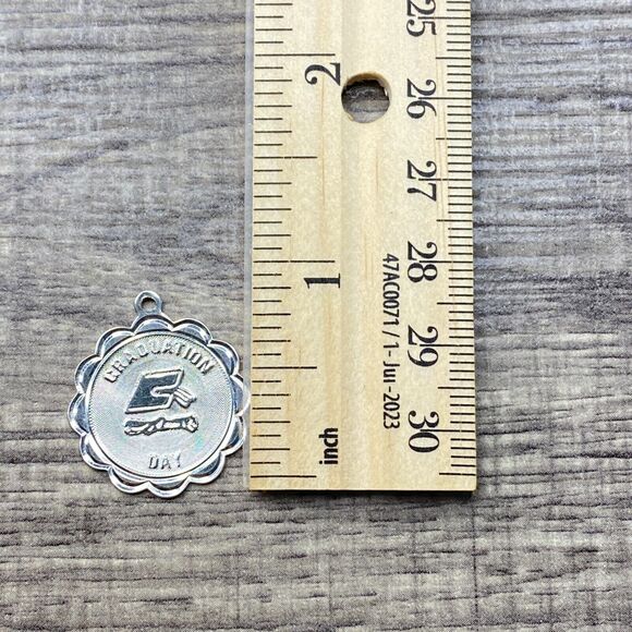 Vintage 925 Sterling Silver "Graduation Day" Scalloped Pendant Bracelet Charm - Picture 3 of 3
